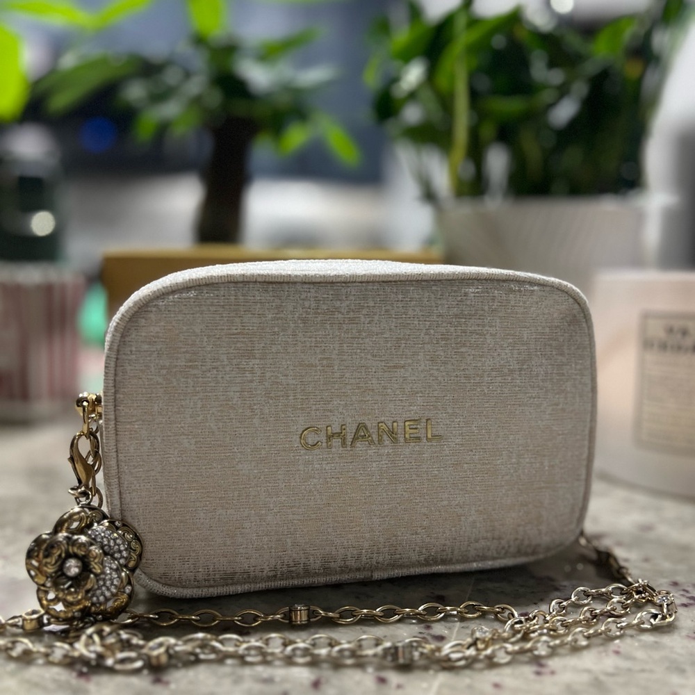 Chanel Cream Crossbody Bag (Holiday Set 2023*)